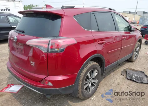 2018 Toyota Rav4 Xle z USA, uszkodzony, nr VIN JTMRFREV2JD255791